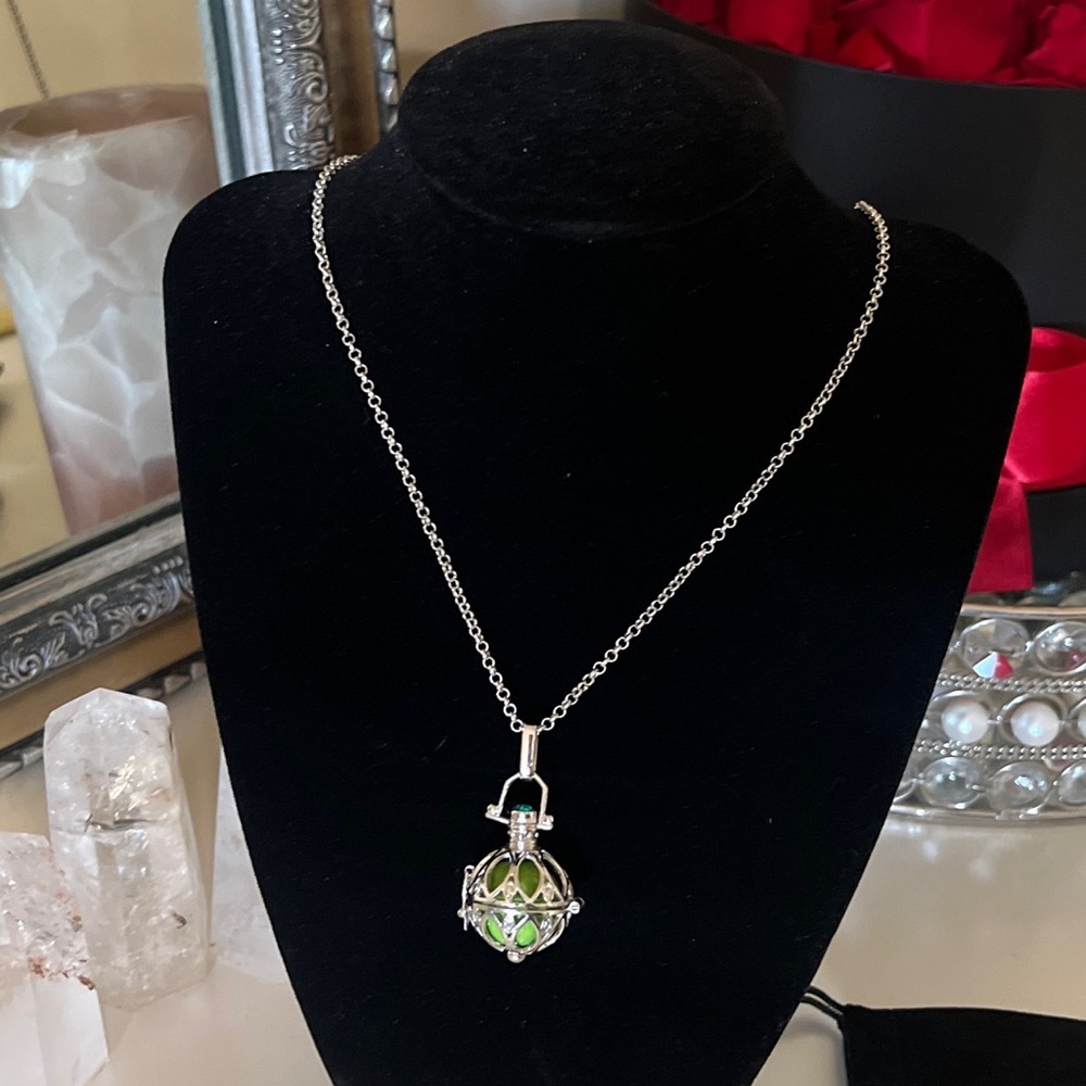 Aromatherapy locket w/ Green oil stone diffuser, sterling silver 32” chain